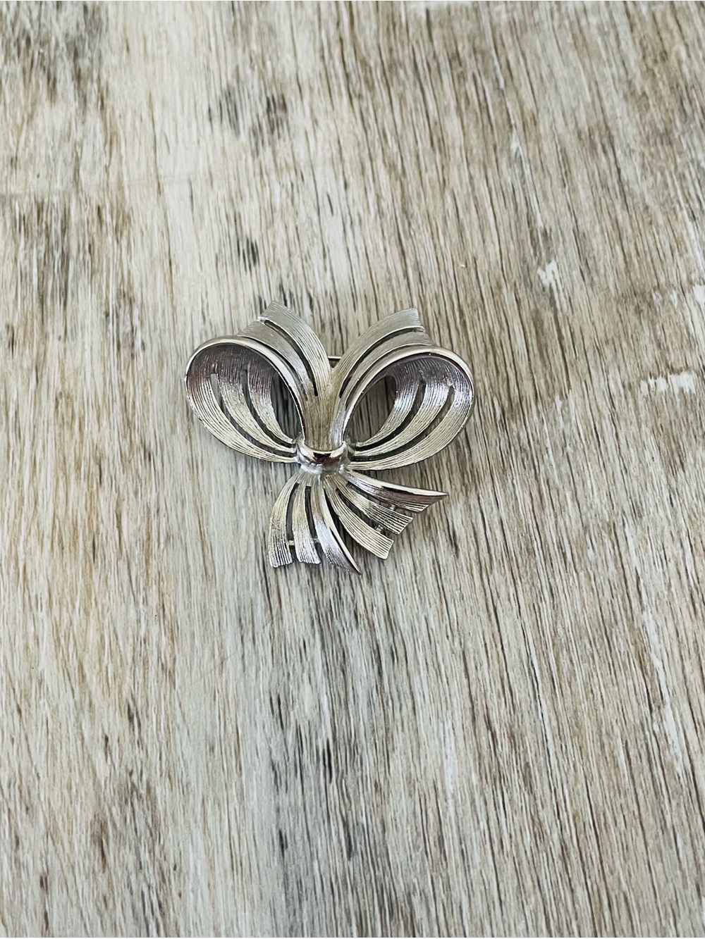 Vintage Silver Tone Bow Brooch Pin Textured Ribbon Design Elegant Statement